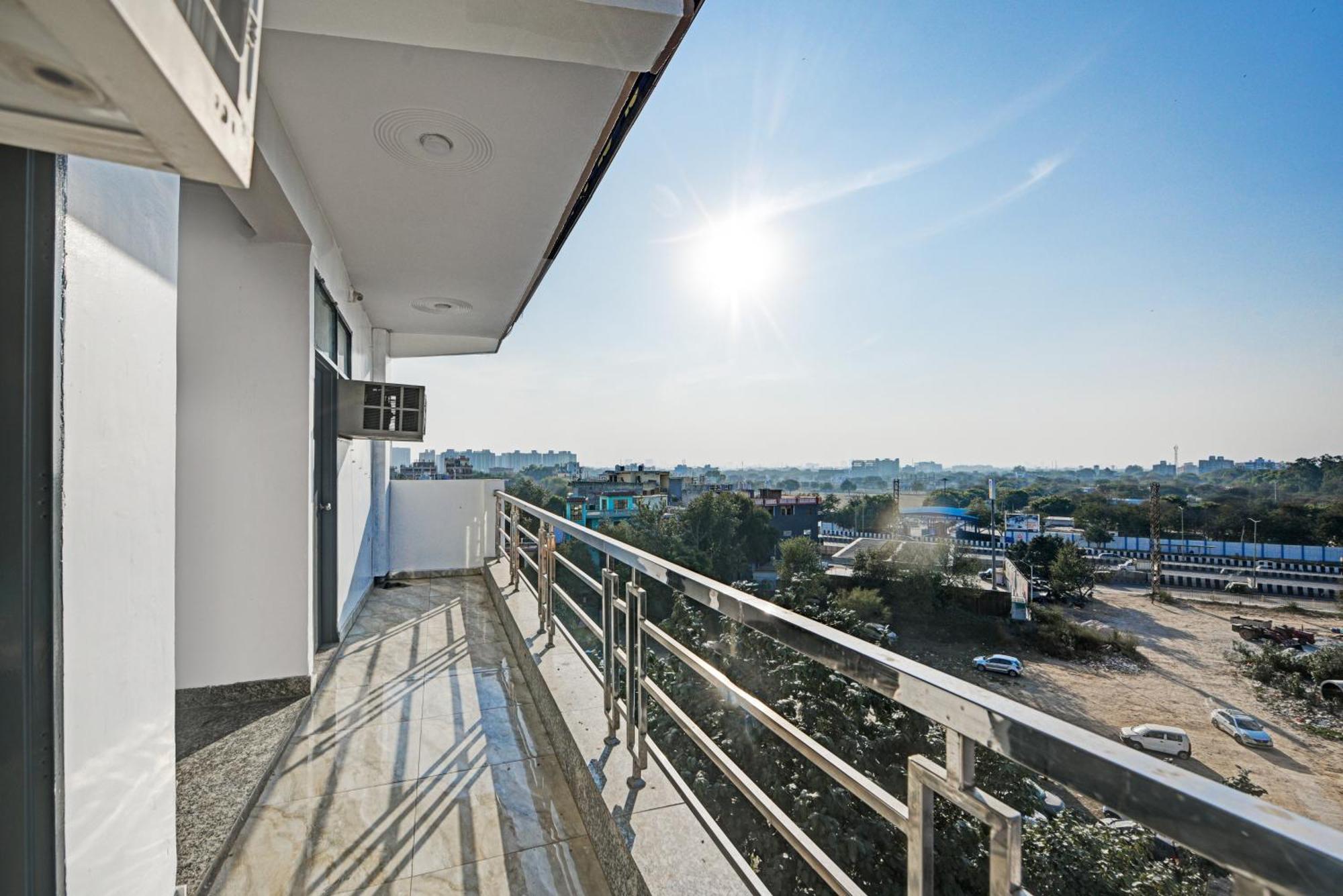 Royal Spark Inn1 - Medicity Gurugram, Near Medanta Hospital Gurgaon Luaran gambar